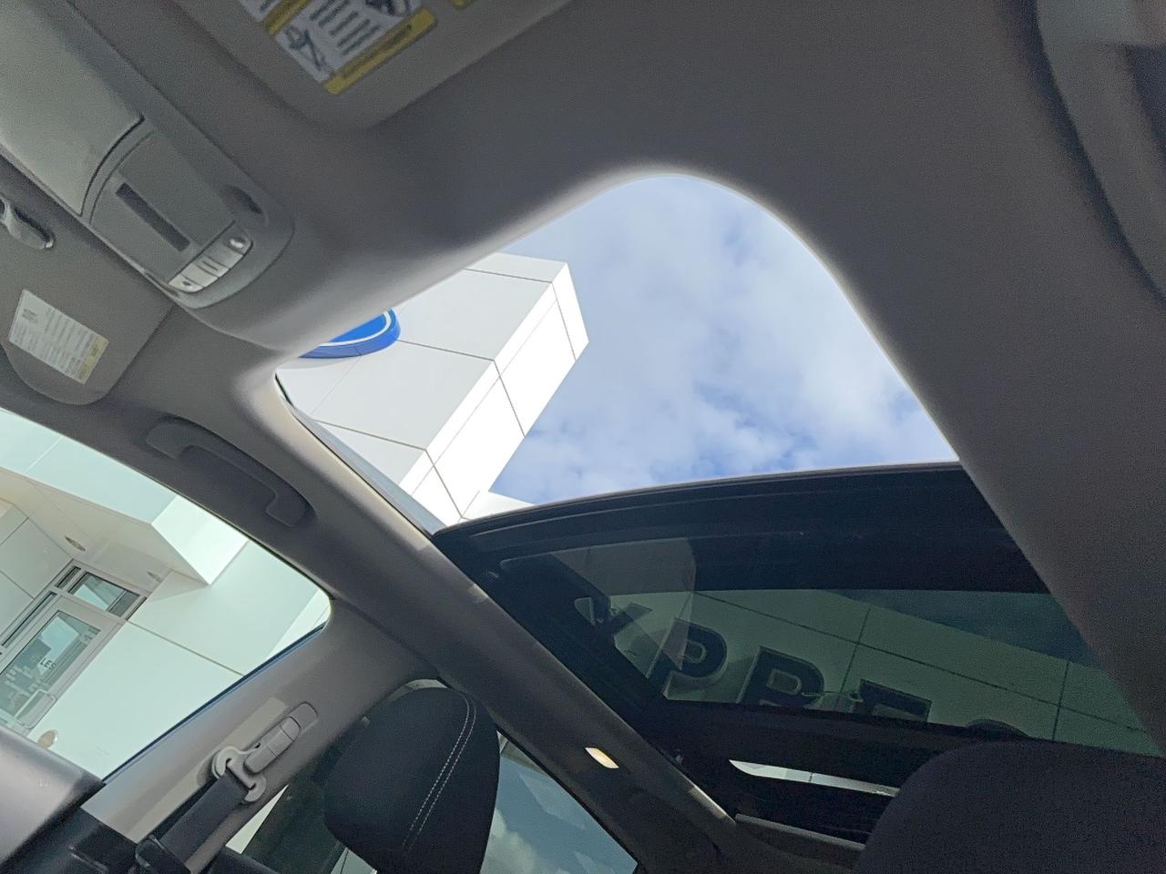 2018 Nissan Murano SV, AWD. MOONROOF, LARGE SCREEN AS TRADED! Photo