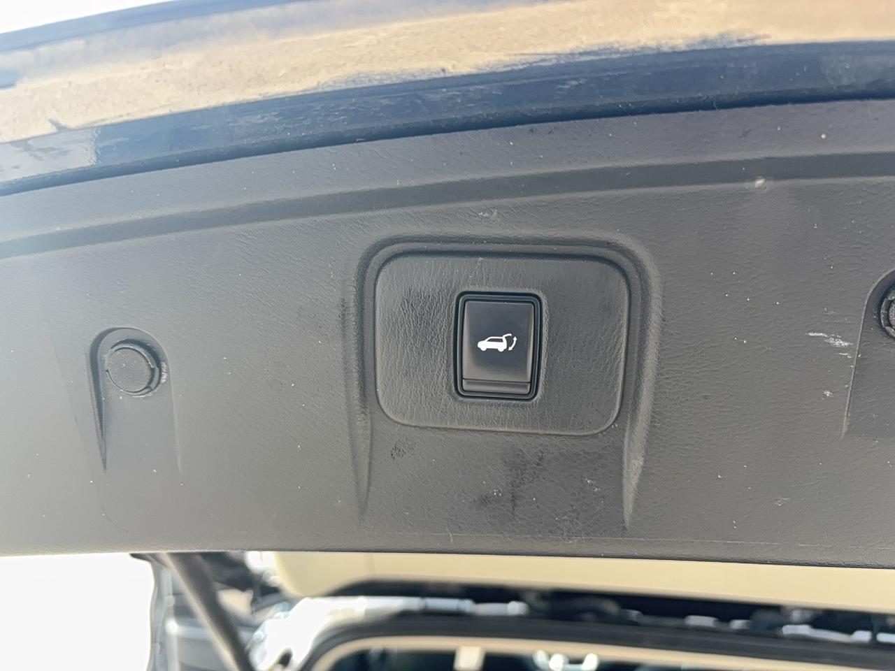 2018 Nissan Murano SV, AWD. MOONROOF, LARGE SCREEN AS TRADED! Photo