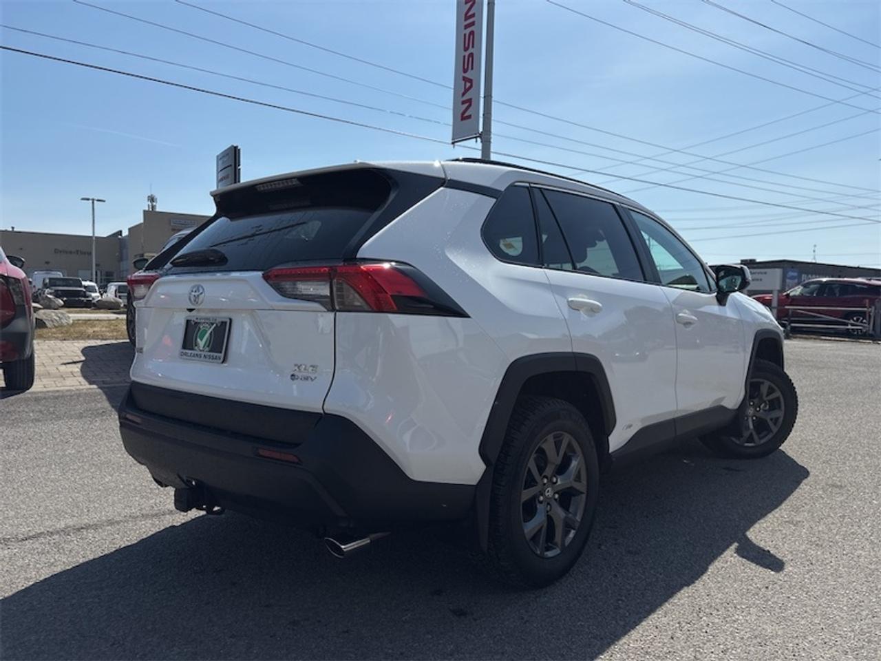 2025 Toyota RAV4 Hybrid XLE  - Sunroof -  Power Liftgate Photo4