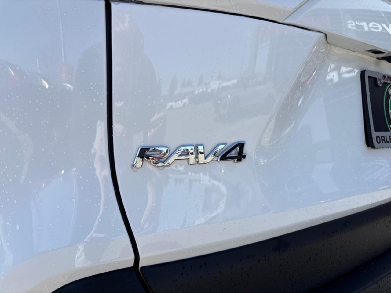 2025 Toyota RAV4 Hybrid XLE  - Sunroof -  Power Liftgate Photo