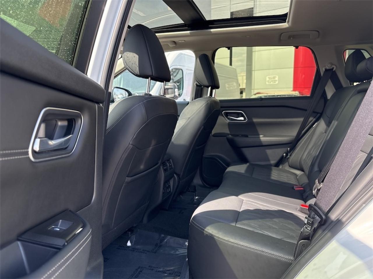 2024 Nissan Rogue Platinum  - HUD -  Leather Seats Photo