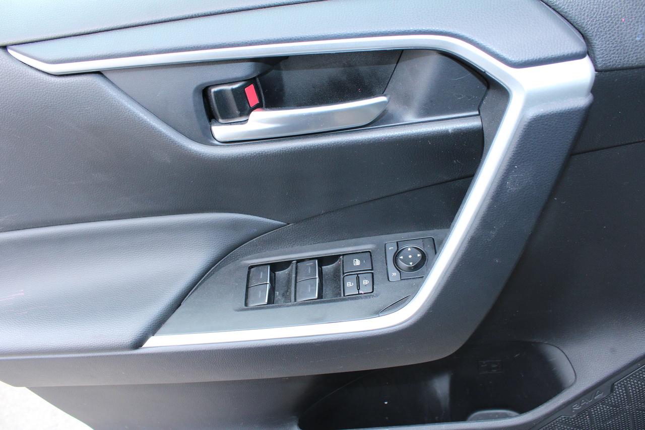 2025 Toyota RAV4 XLE AWD Photo