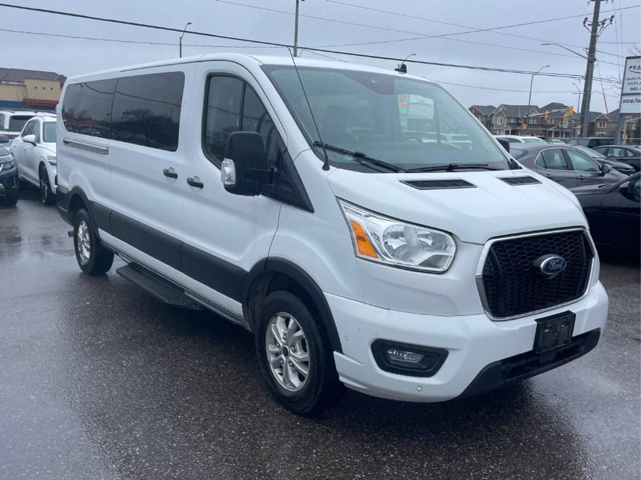 2022 Ford Transit XLT 12 passnger Photo