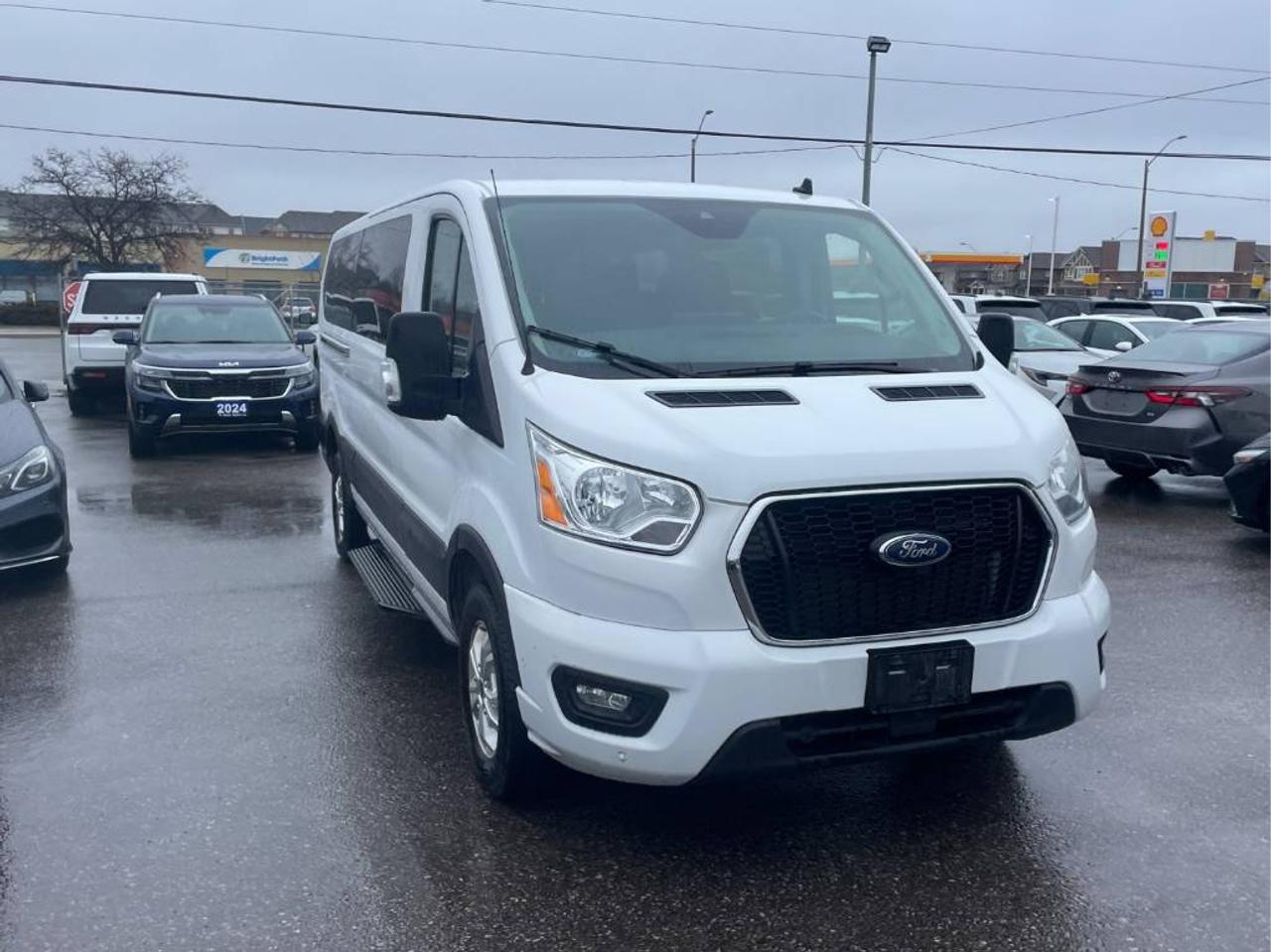 2022 Ford Transit XLT 12 passnger Photo