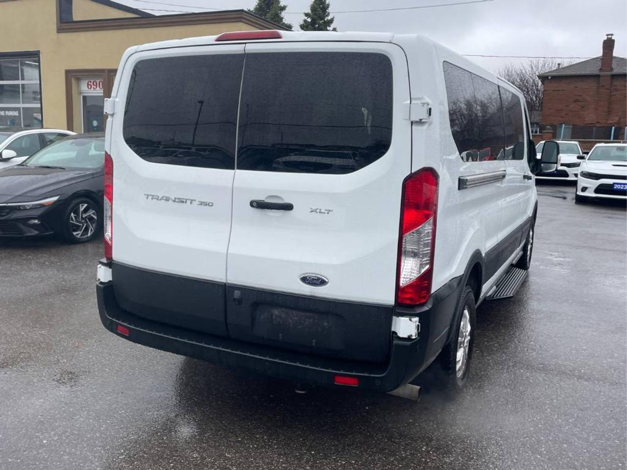 2022 Ford Transit XLT 12 passnger Photo3