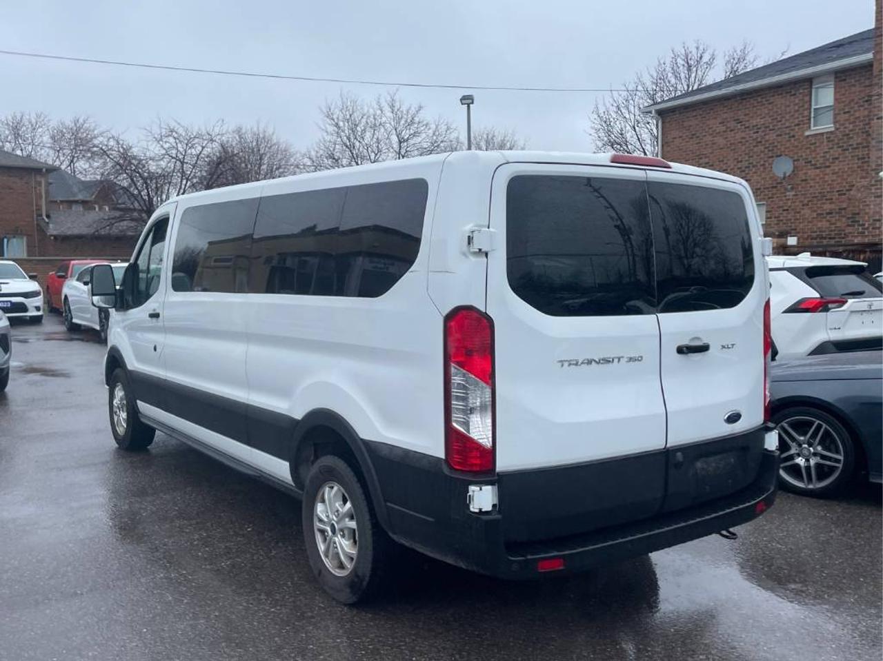 2022 Ford Transit XLT 12 passnger Photo