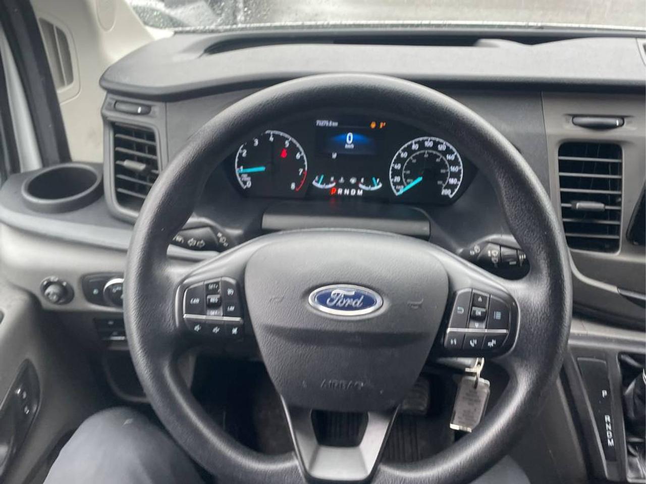 2022 Ford Transit XLT 12 passnger Photo