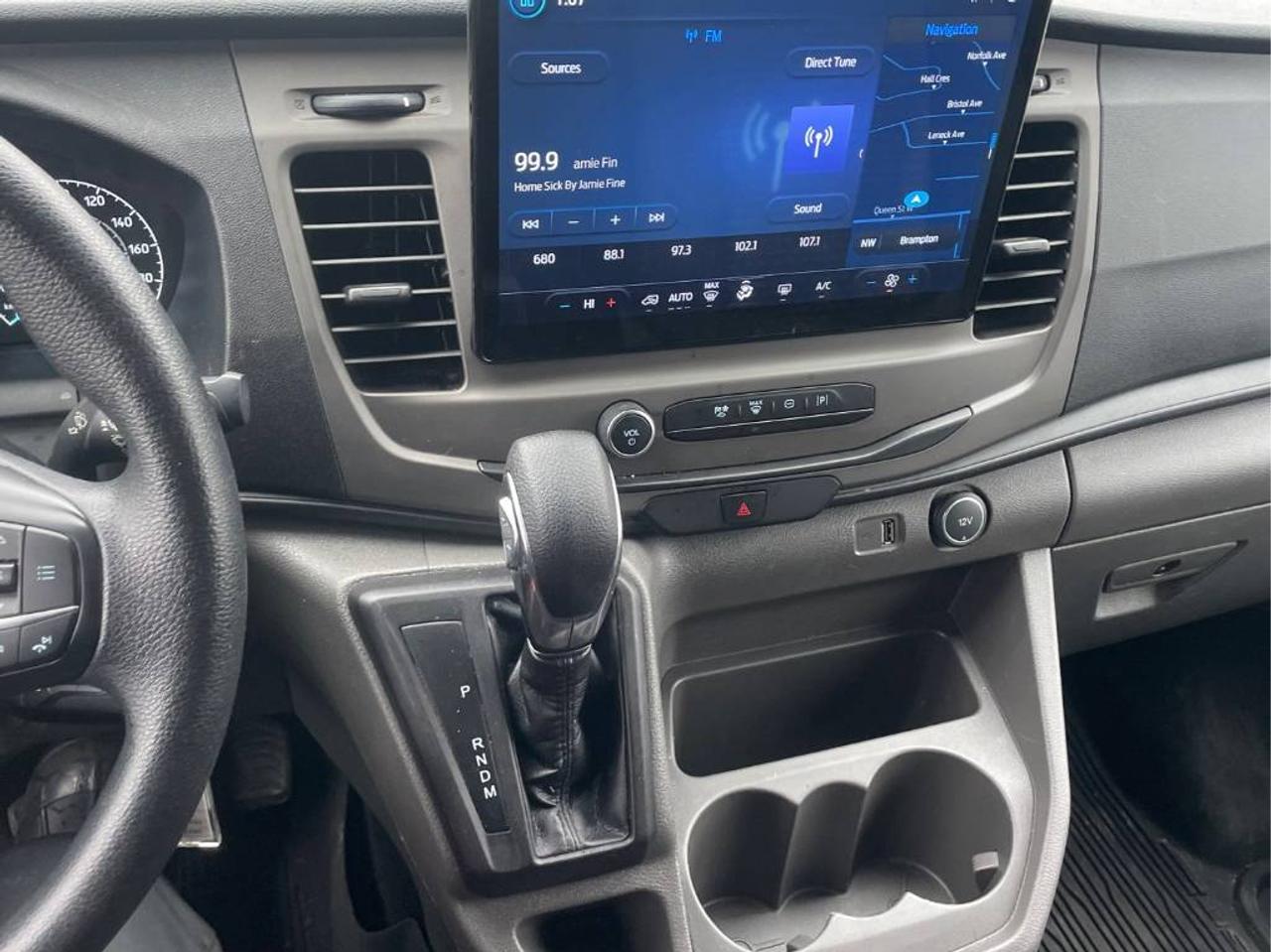 2022 Ford Transit XLT 12 passnger Photo