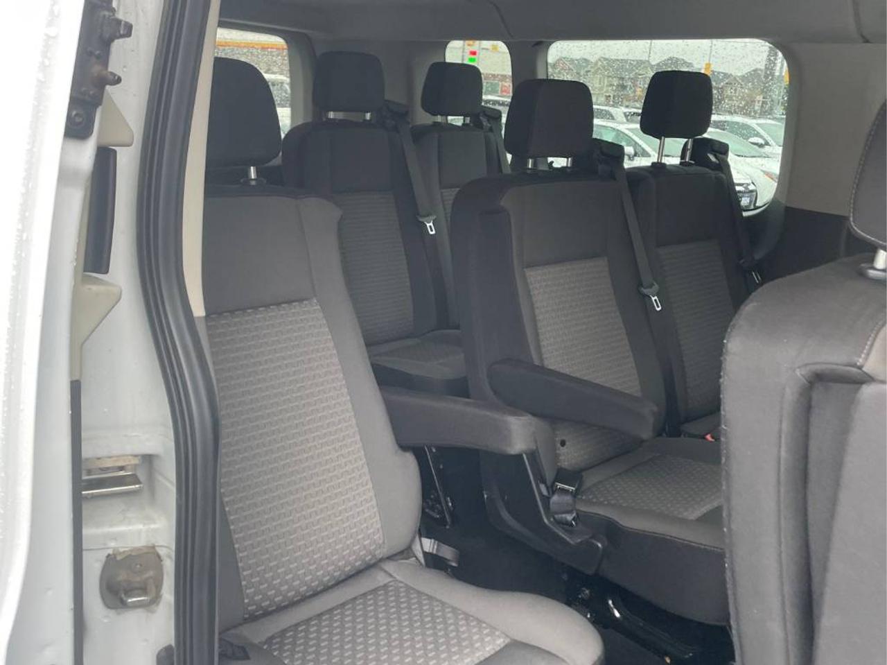 2022 Ford Transit XLT 12 passnger Photo