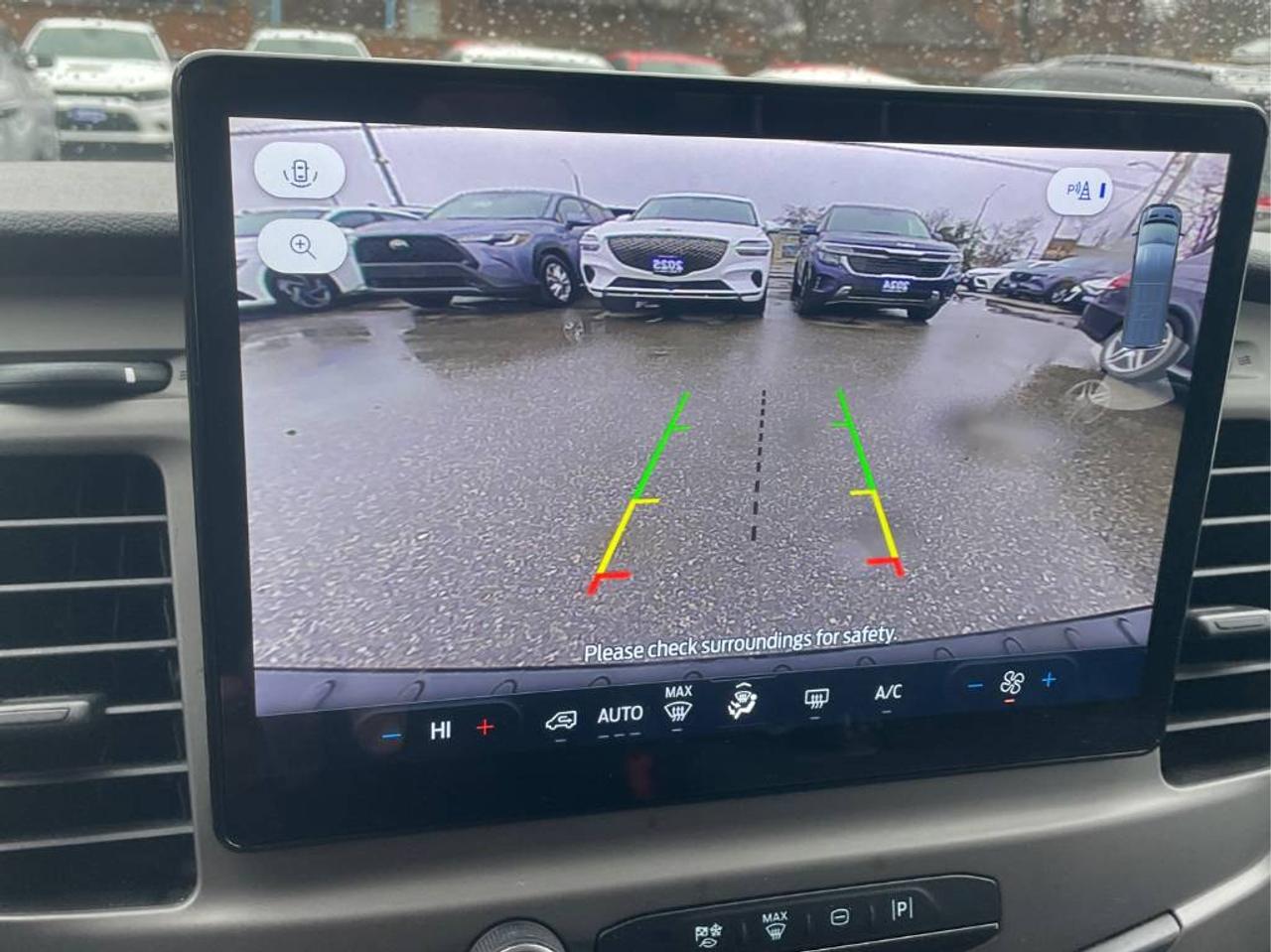 2022 Ford Transit XLT 12 passnger Photo