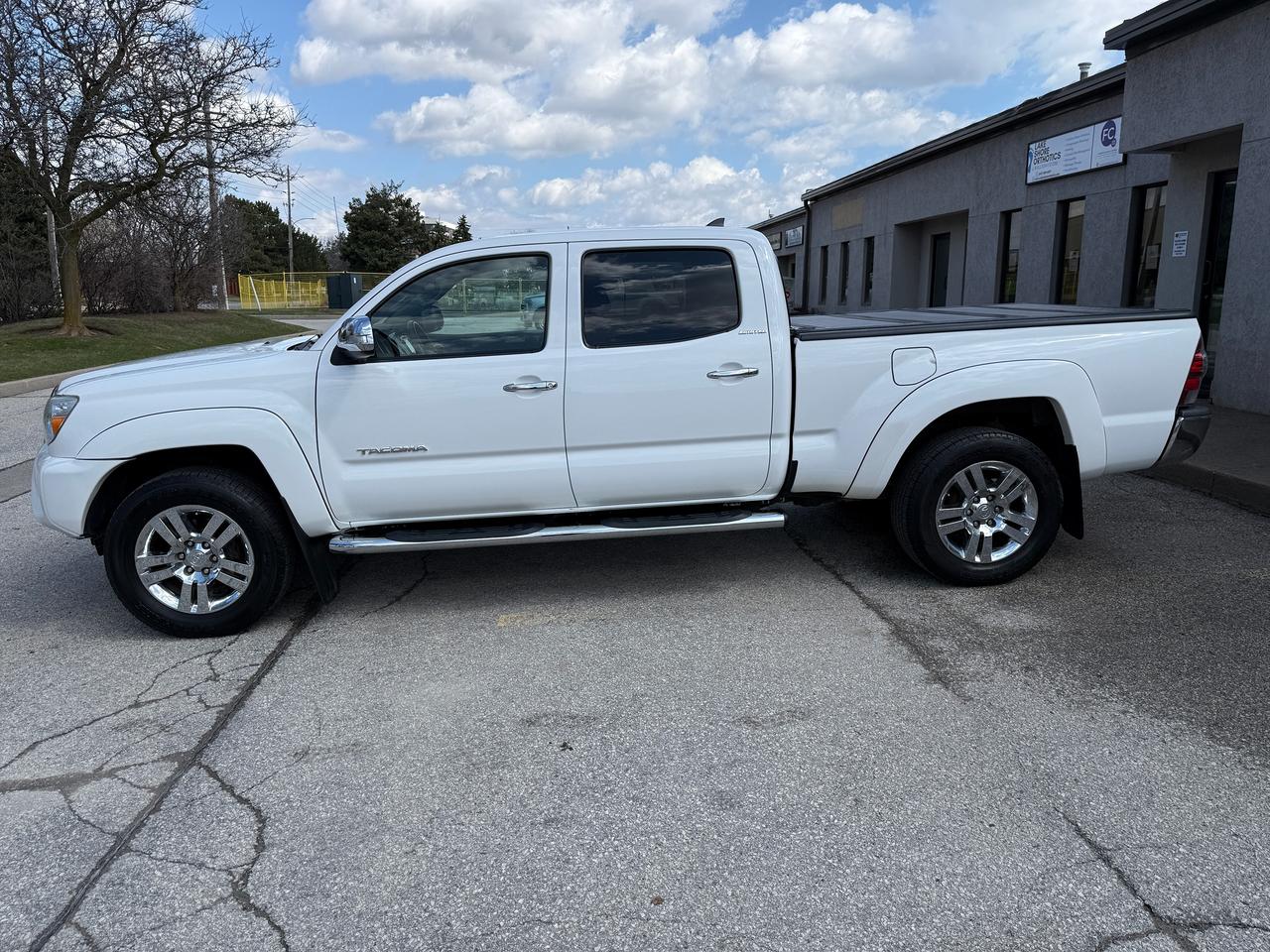 2014 Toyota Tacoma AWD V6 LIMITED,NAV,LEATHER,SUNROOF,MINT,CERTIFIED! Photo