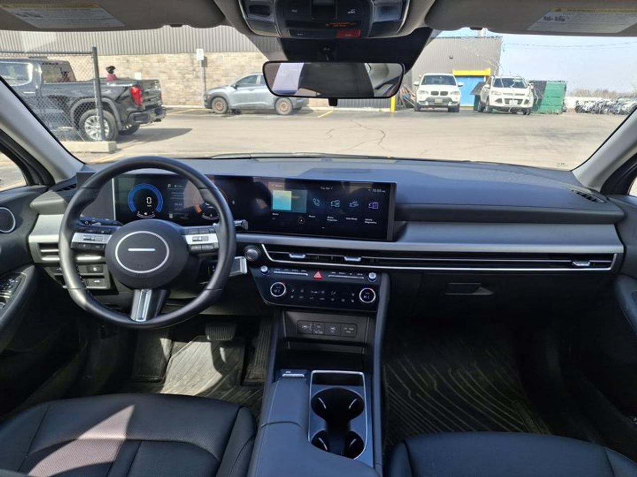 2025 Hyundai Sonata Preferred-Trend | Leather | Panoramic Sunroof | Heated + Cooled Seats | Wireless Carplay | and More! Photo