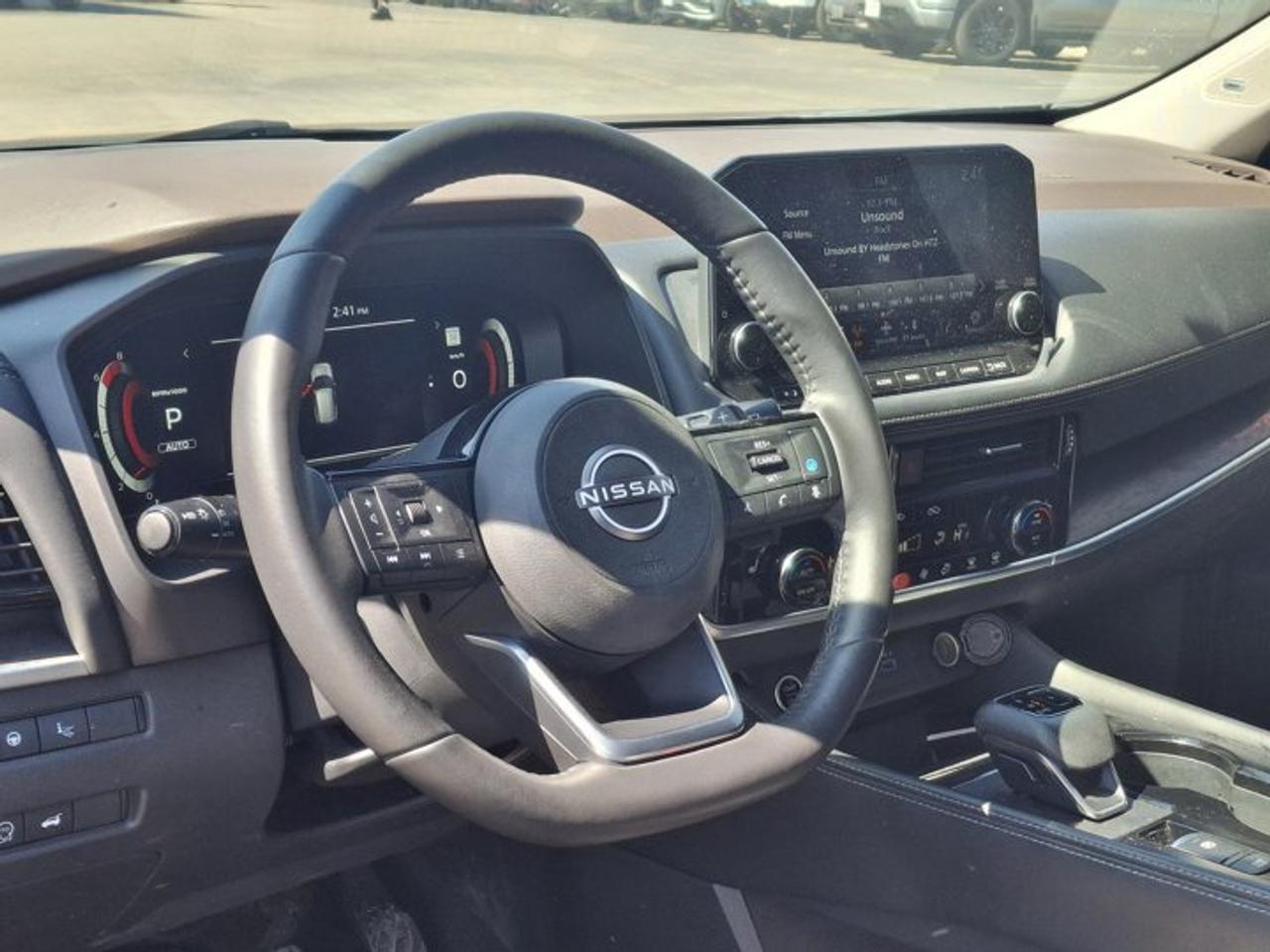 2023 Nissan Rogue Platinum AWD | Leather | Remote Start | Heated Seats + Steering | Pro Pilot Assist | Carplay & More! Photo