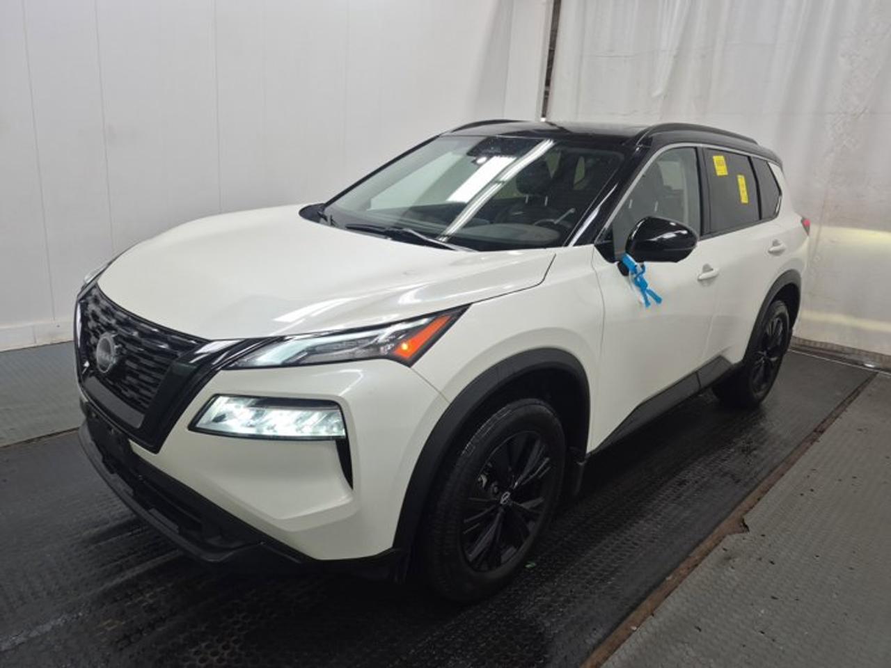 2023 Nissan Rogue SV Midnight Edition AWD | Leather | Pano Roof | Heated Seats + Steering | Remote Start | and More ! Photo