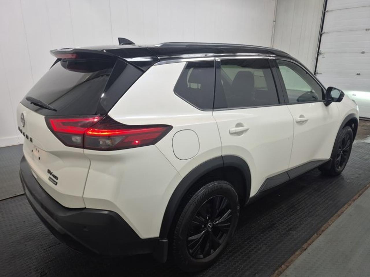 2023 Nissan Rogue SV Midnight Edition AWD | Leather | Pano Roof | Heated Seats + Steering | Remote Start | and More ! Photo