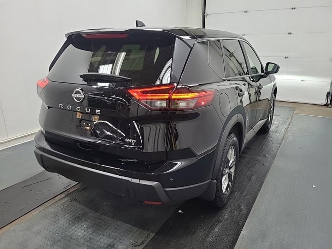 2024 Nissan Rogue S AWD | Heated Wheel + Seats | Remote Start | CarPlay + Android | BSW | Rear Camera | and More ! Photo