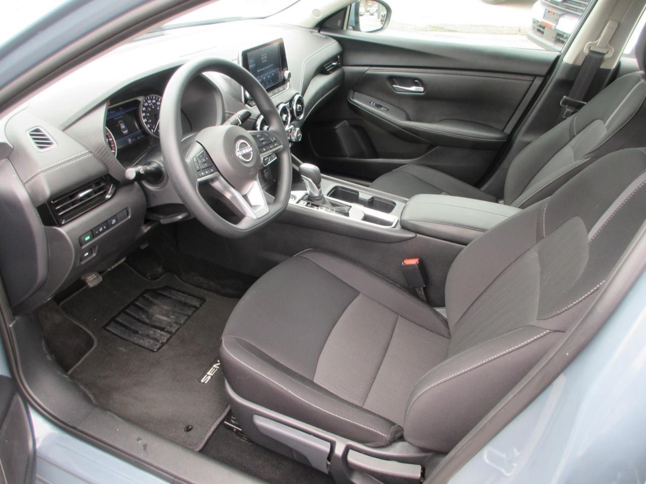 2025 Nissan Sentra SV Photo