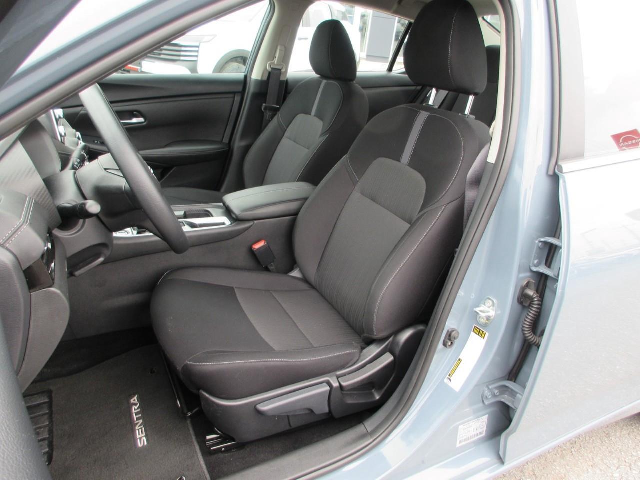 2025 Nissan Sentra SV Photo