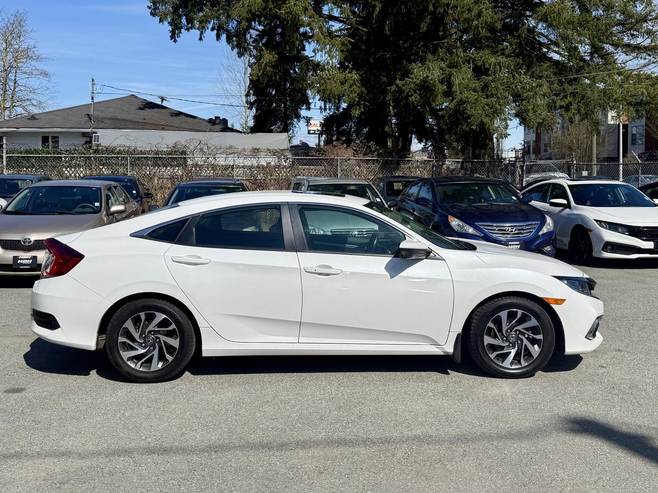 2019 Honda Civic FINANCING AVAILABLE Photo4