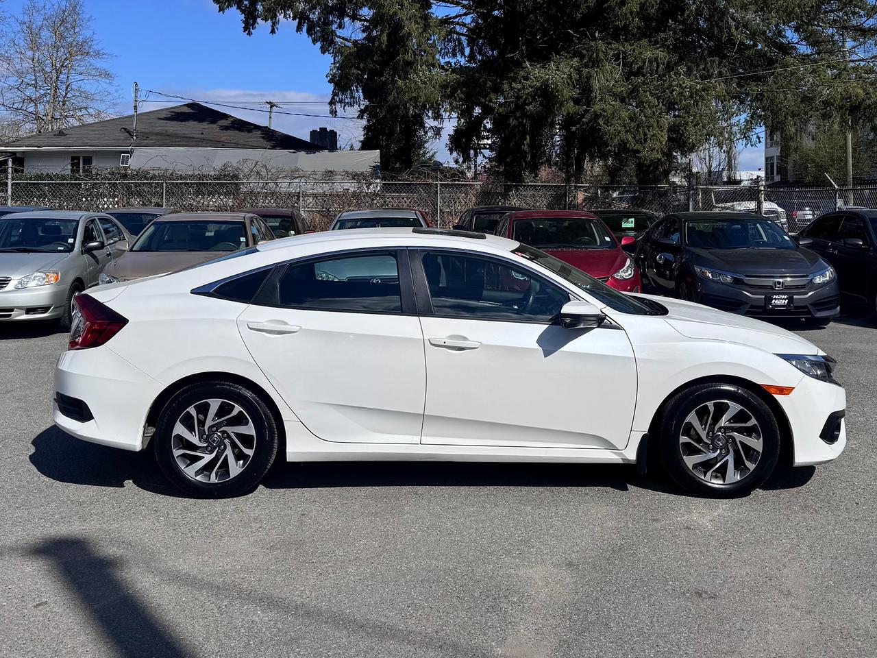 2018 Honda Civic FINANCING AVAILABLE Photo4