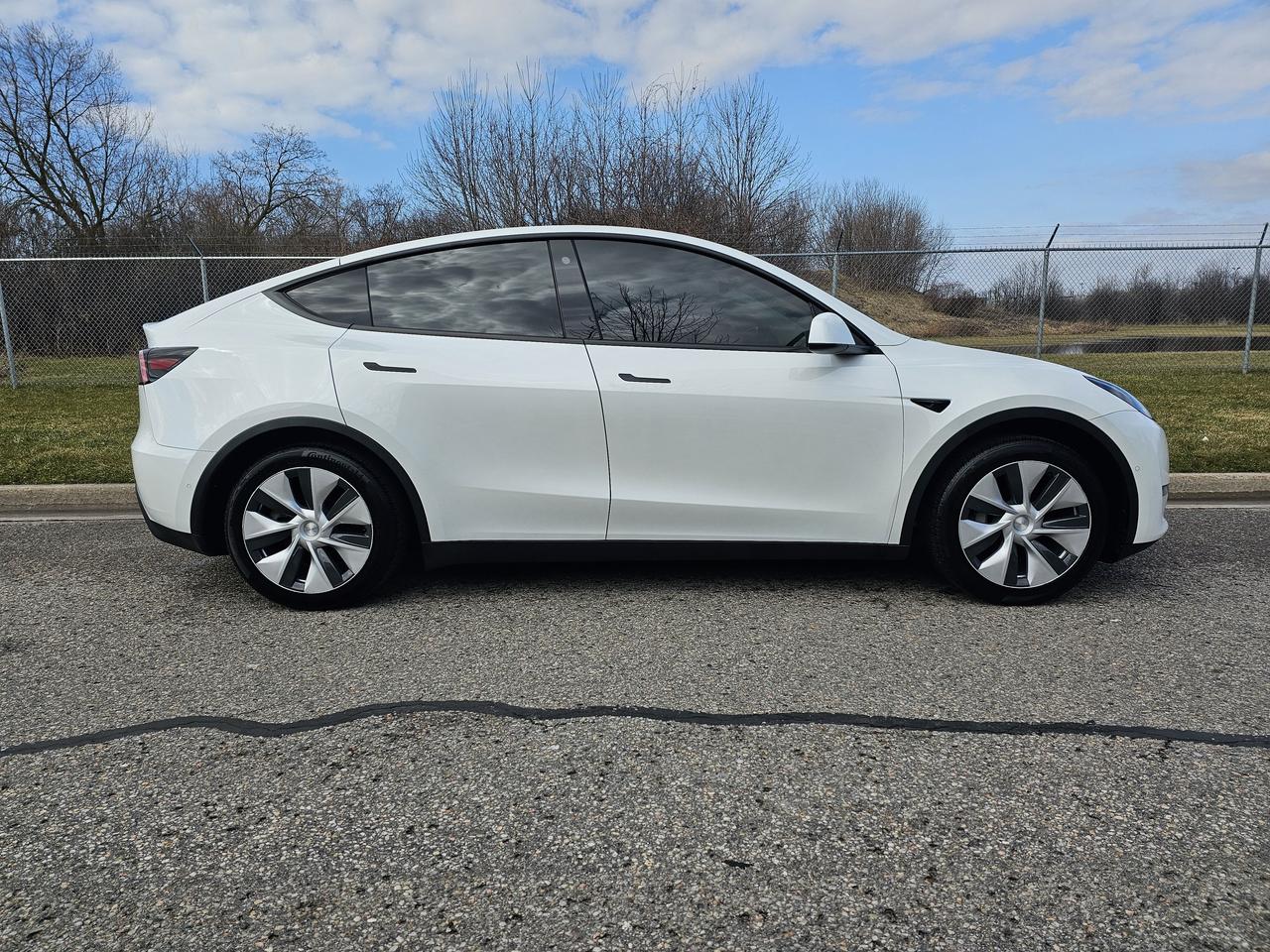 2021 Tesla Model Y 1 OWNER / NO ACCIDENTS / FSD3 / RWD / WHITE SEATS Photo4
