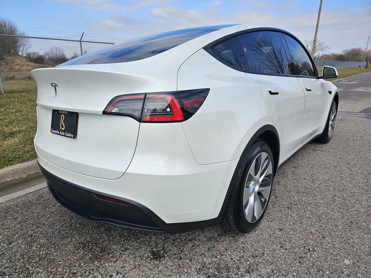 2021 Tesla Model Y 1 OWNER / NO ACCIDENTS / FSD3 / RWD / WHITE SEATS Photo3
