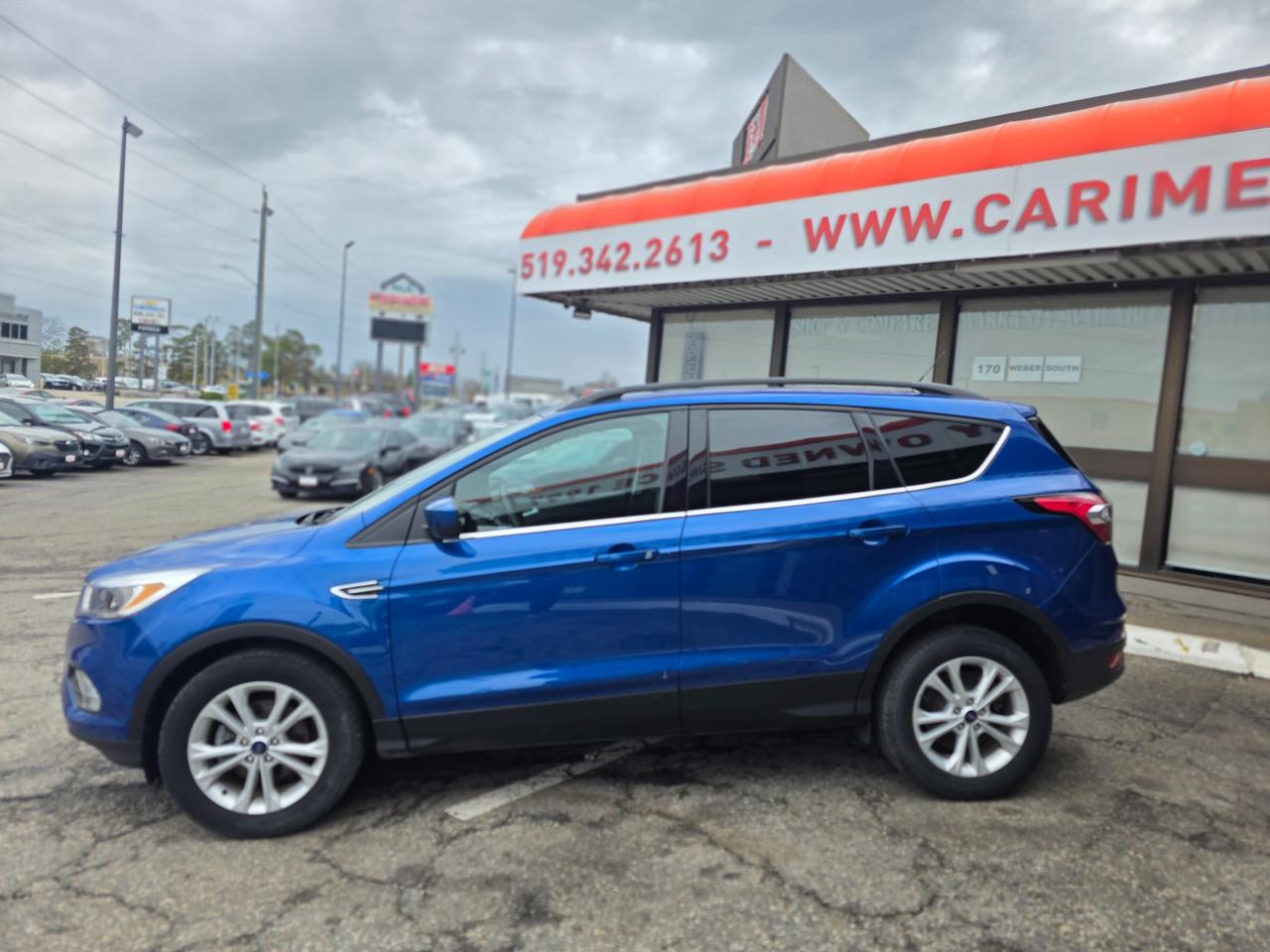 2018 Ford Escape SE LOW KMS | ACCIDENT FREE | Backup Camera | Heated Seats Photo