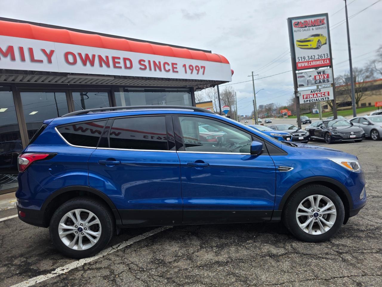 2018 Ford Escape SE LOW KMS | ACCIDENT FREE | Backup Camera | Heated Seats Photo