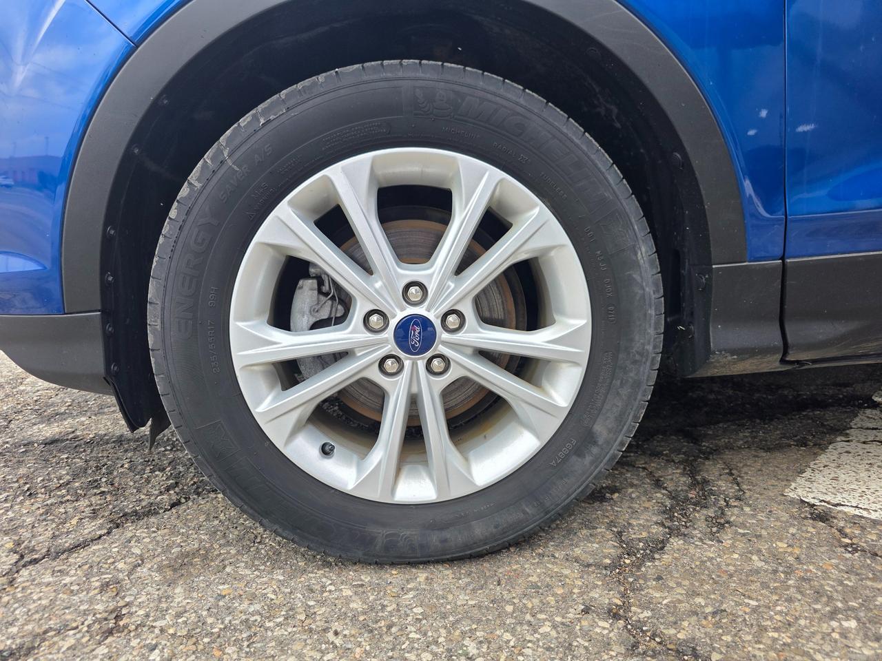 2018 Ford Escape SE LOW KMS | ACCIDENT FREE | Backup Camera | Heated Seats Photo