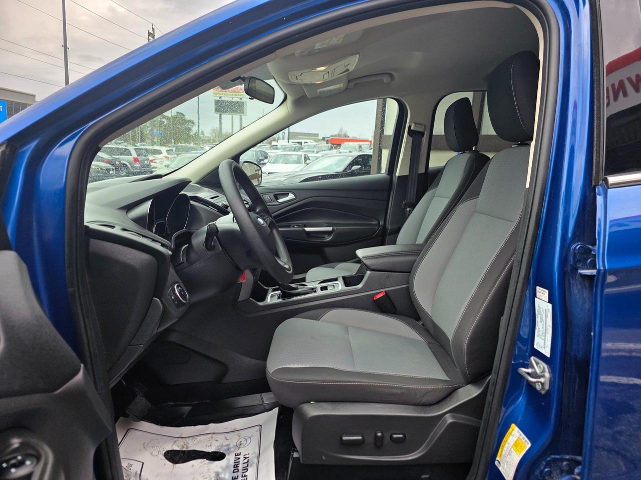 2018 Ford Escape SE LOW KMS | ACCIDENT FREE | Backup Camera | Heated Seats Photo