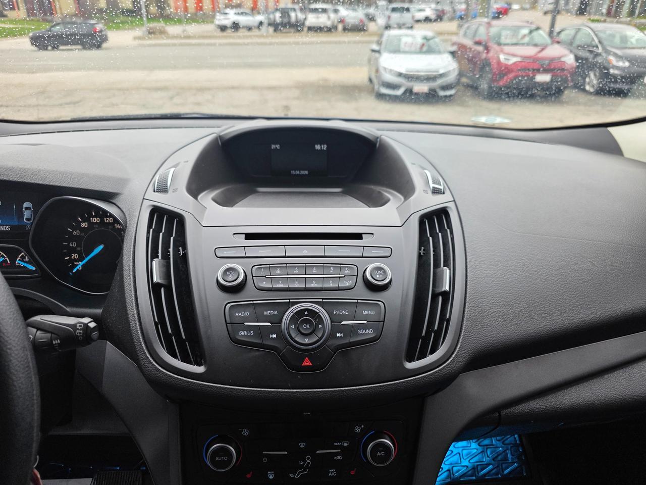 2018 Ford Escape SE LOW KMS | ACCIDENT FREE | Backup Camera | Heated Seats Photo