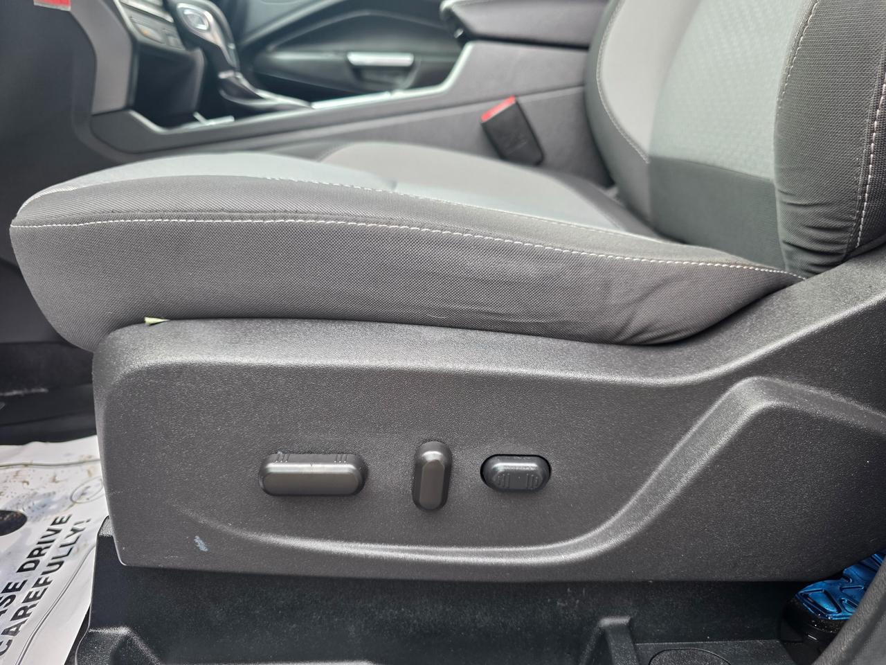 2018 Ford Escape SE LOW KMS | ACCIDENT FREE | Backup Camera | Heated Seats Photo