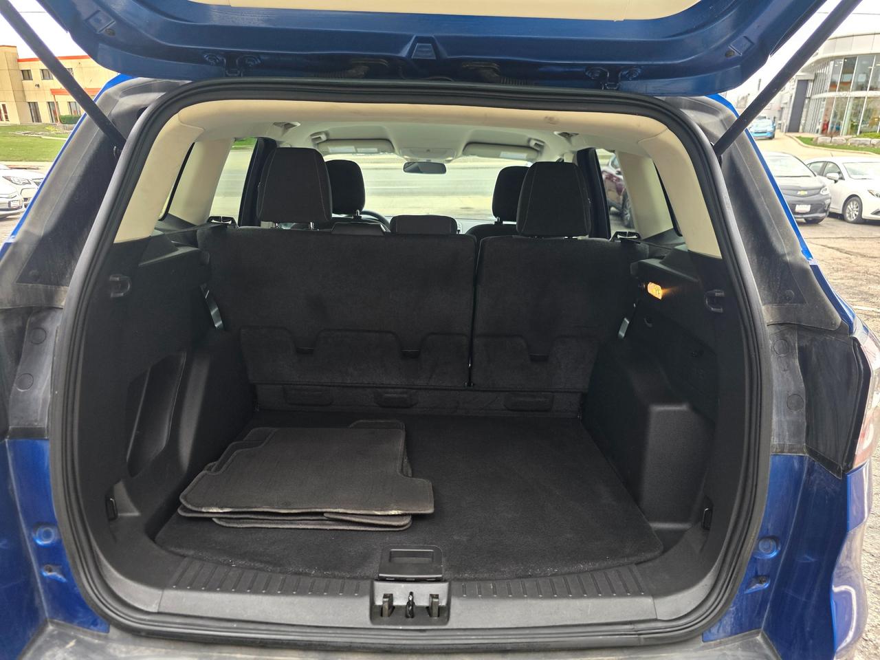 2018 Ford Escape SE LOW KMS | ACCIDENT FREE | Backup Camera | Heated Seats Photo