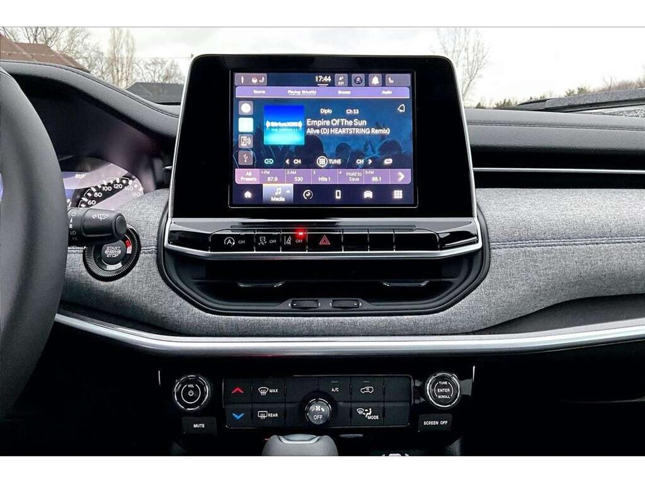 2026 Jeep Compass NORTH | 8.4" TOUCHSCREEN | Carplay | Htd Seats Photo