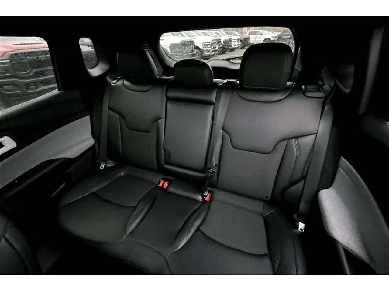 2026 Jeep Compass NORTH | 8.4" TOUCHSCREEN | Carplay | Htd Seats Photo