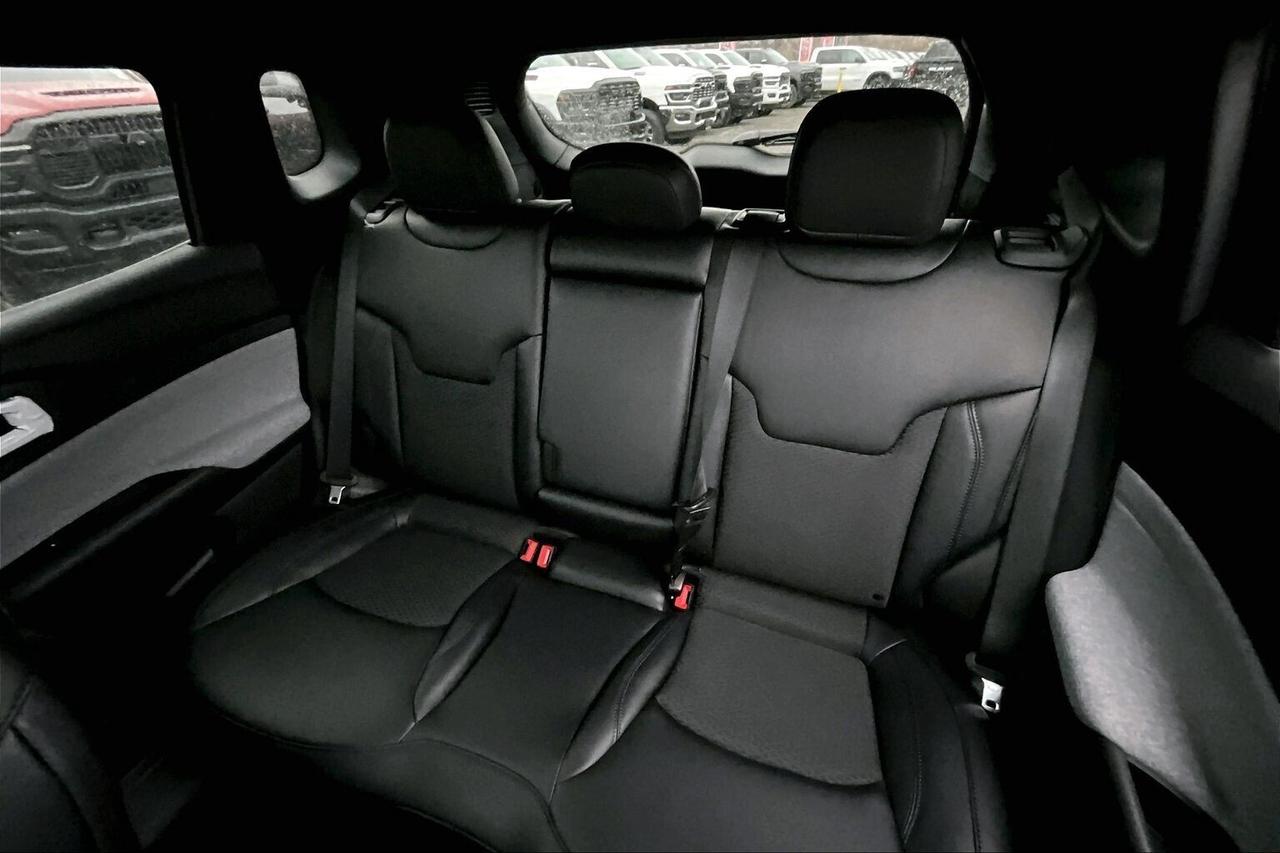 2026 Jeep Compass NORTH 4X4 | Htd. Seats & Wheel | 8.4" Touchscreen Photo