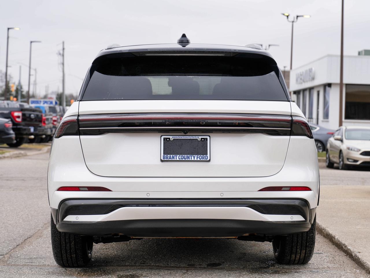 2025 Lincoln Nautilus RESERVE AWD | PANO ROOF | LEATHER | JET PKG! Photo4
