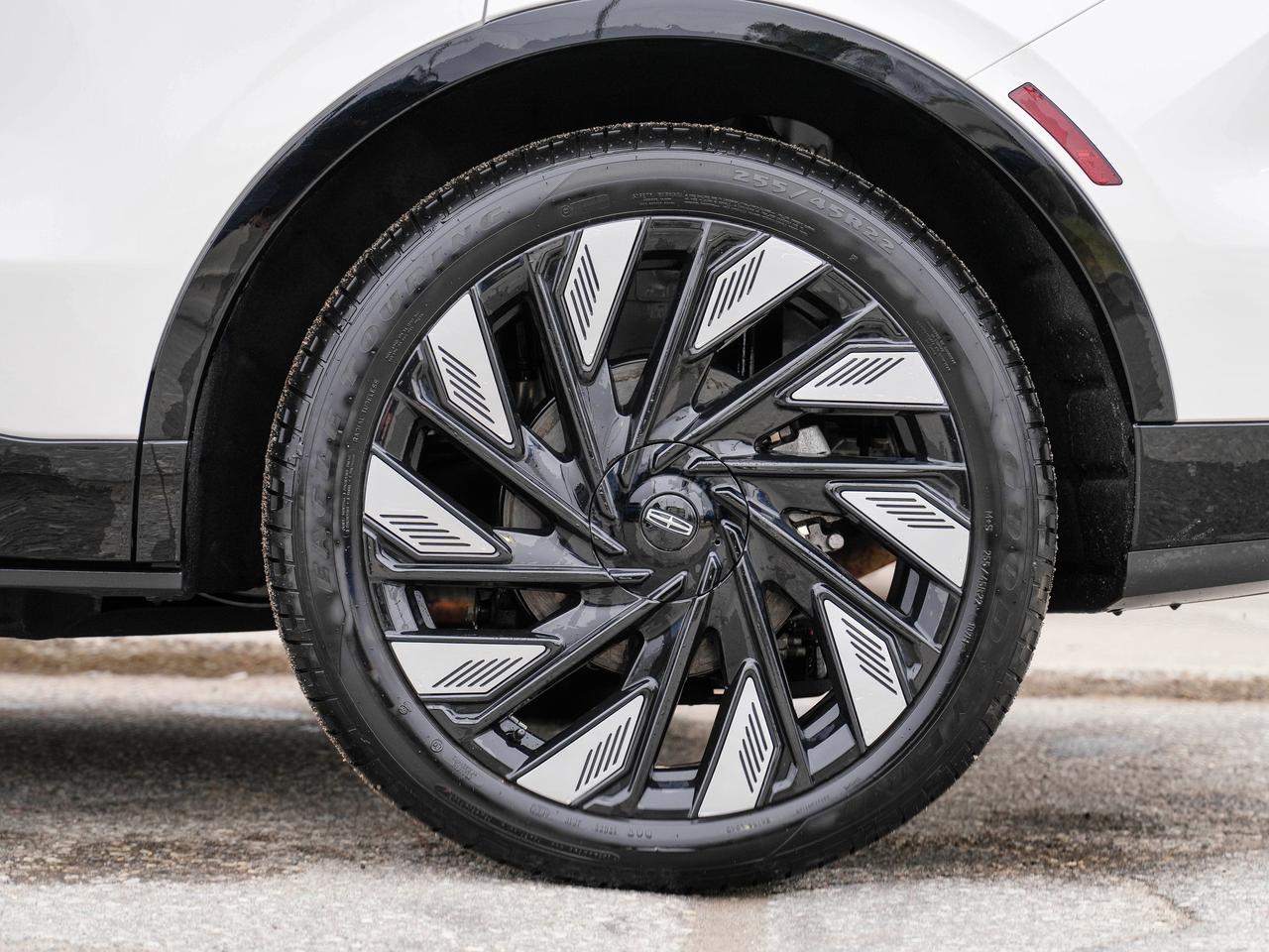 2025 Lincoln Nautilus RESERVE AWD | PANO ROOF | LEATHER | JET PKG! Photo