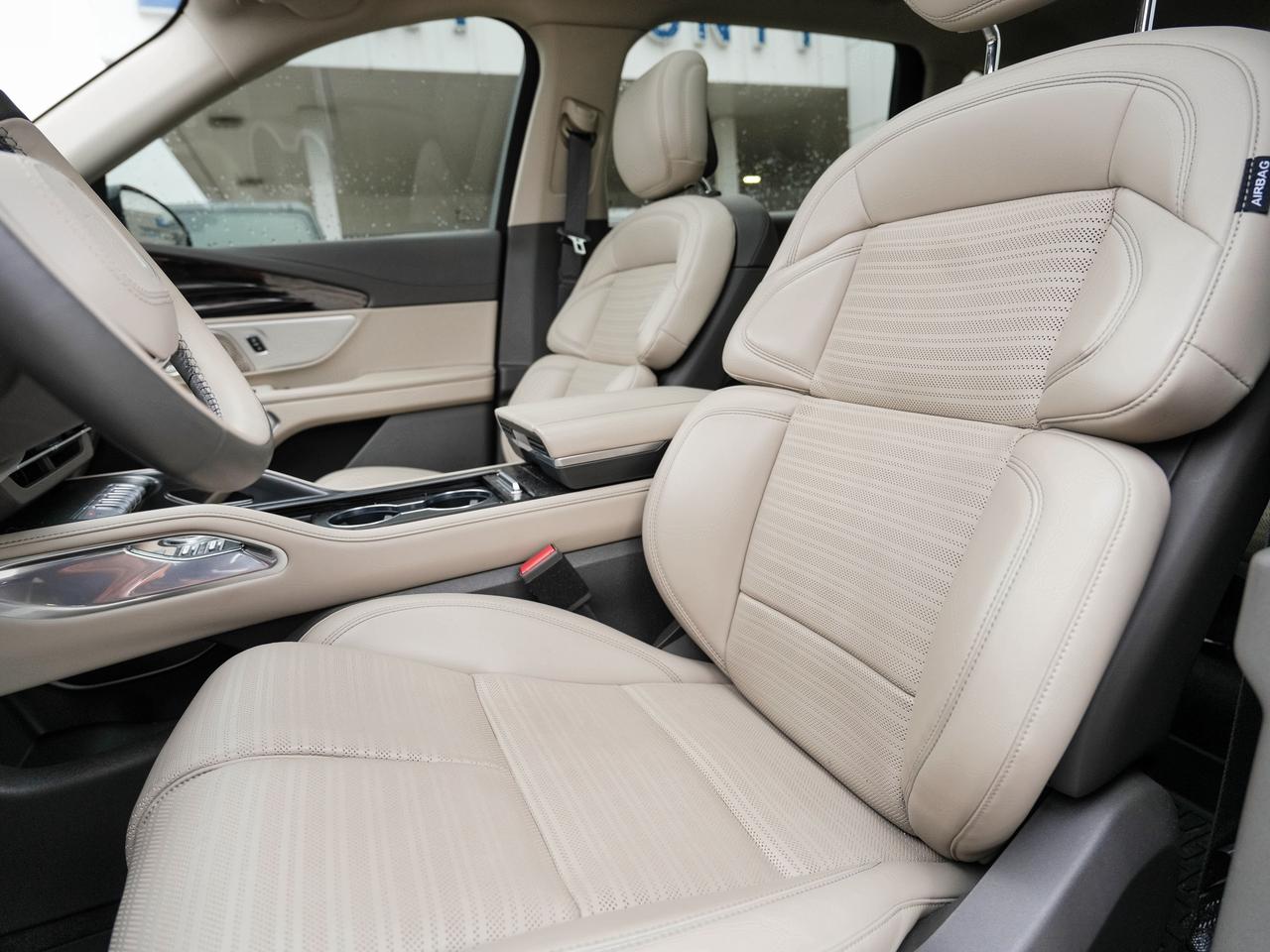 2025 Lincoln Nautilus RESERVE AWD | PANO ROOF | LEATHER | JET PKG! Photo