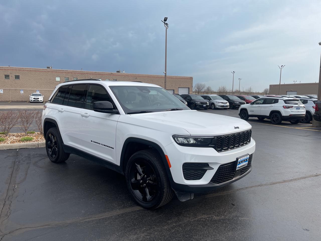 2025 Jeep Grand Cherokee  Photo2