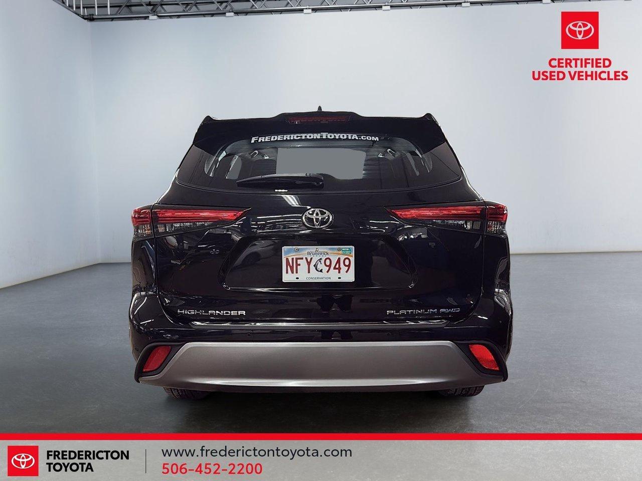2022 Toyota Highlander LIMITED  Photo2