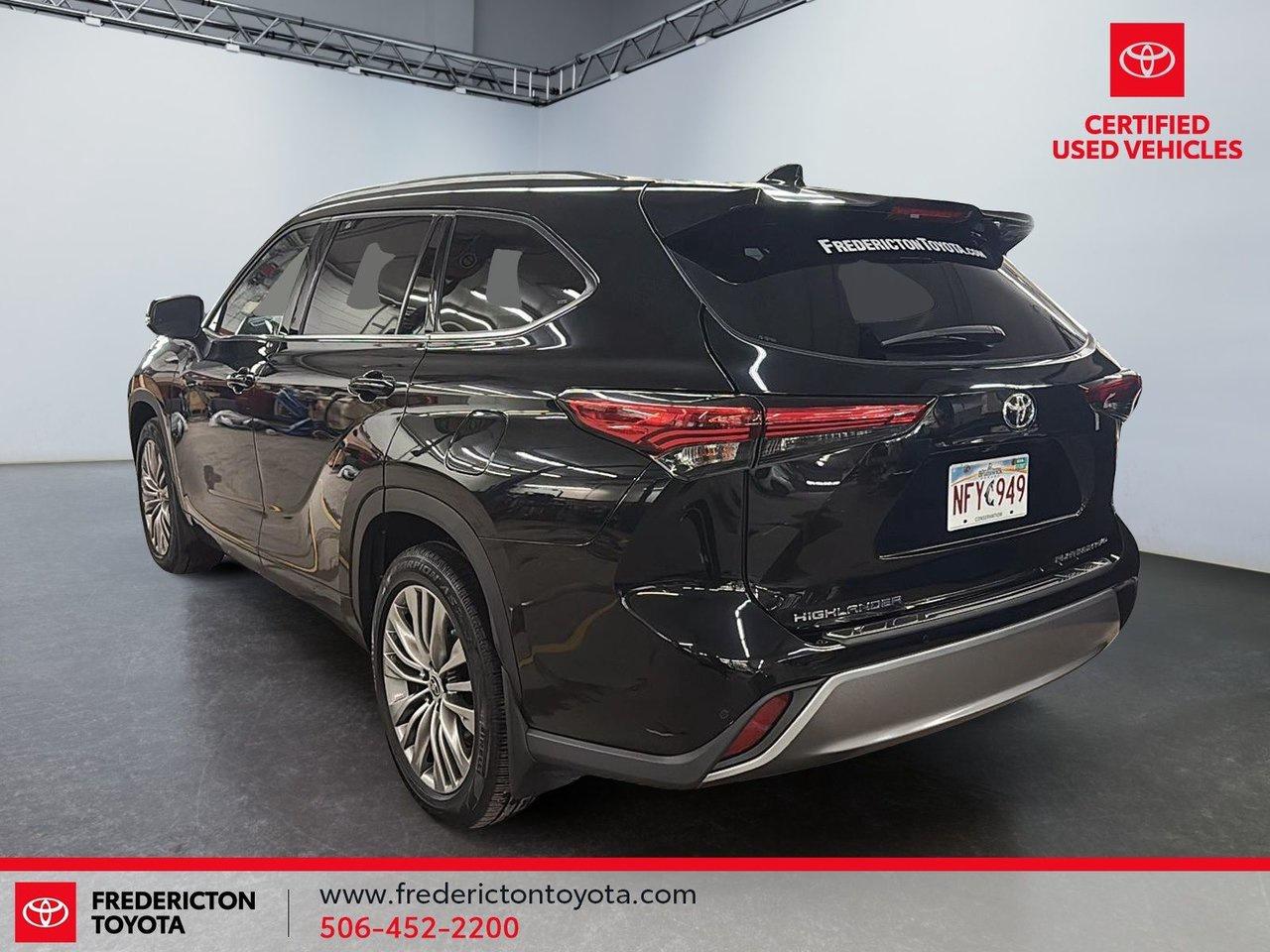 2022 Toyota Highlander LIMITED  Photo3