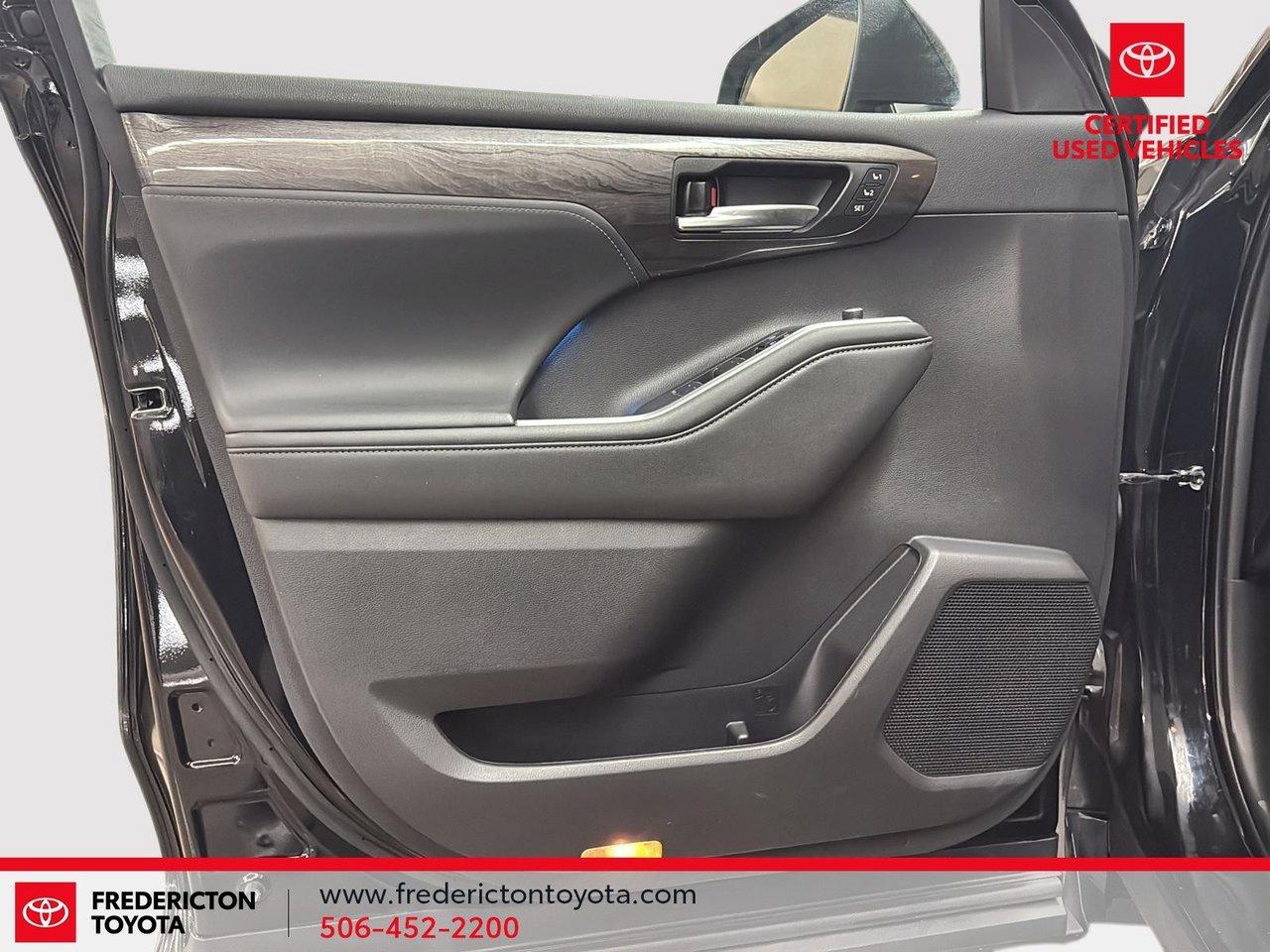 2022 Toyota Highlander LIMITED  Photo