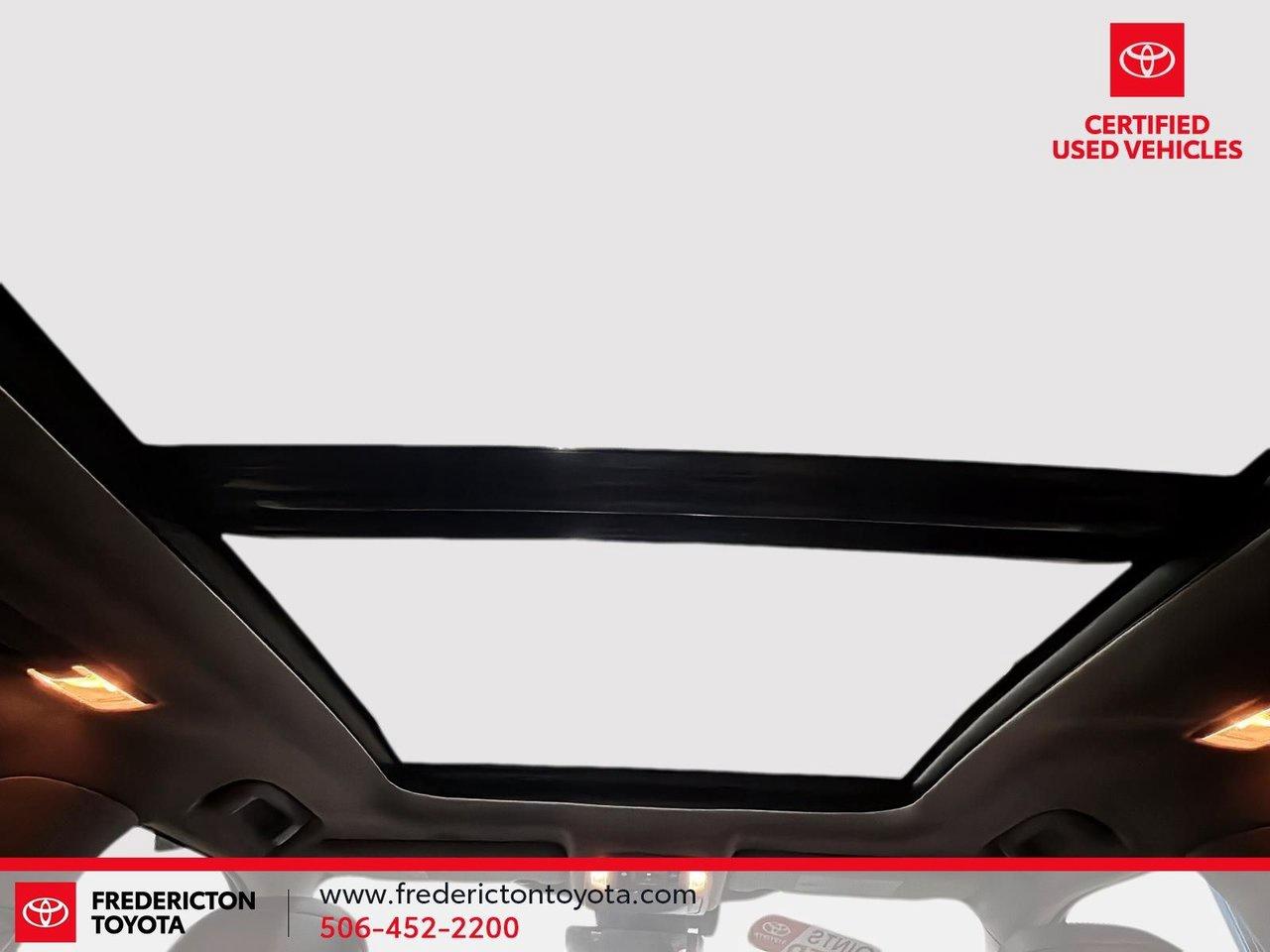 2022 Toyota Highlander LIMITED  Photo