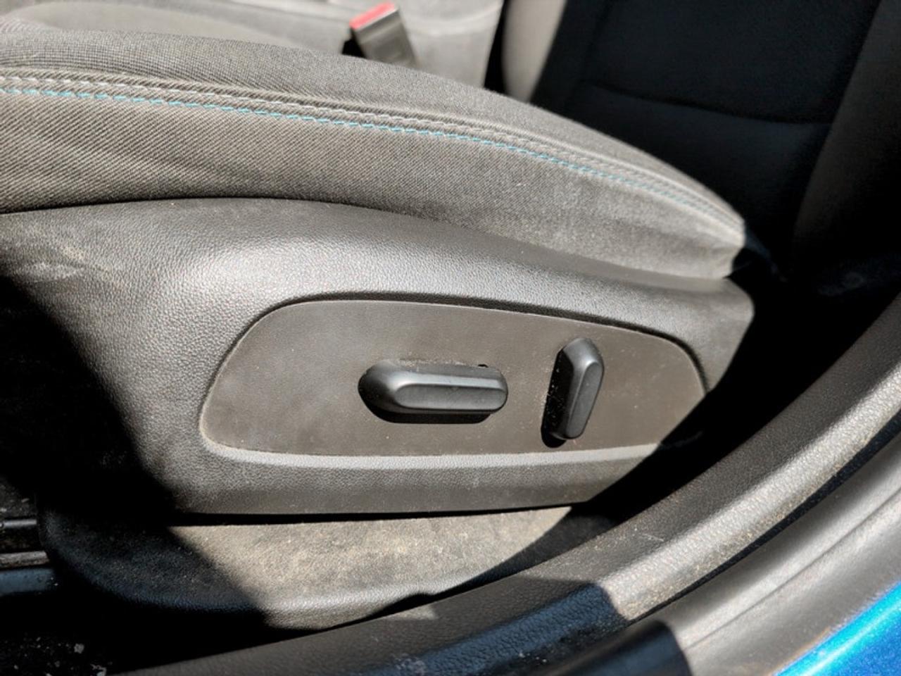 2017 Chevrolet Cruze LT True North Edition  **TRUE NORTH - CONV. PKG** Photo