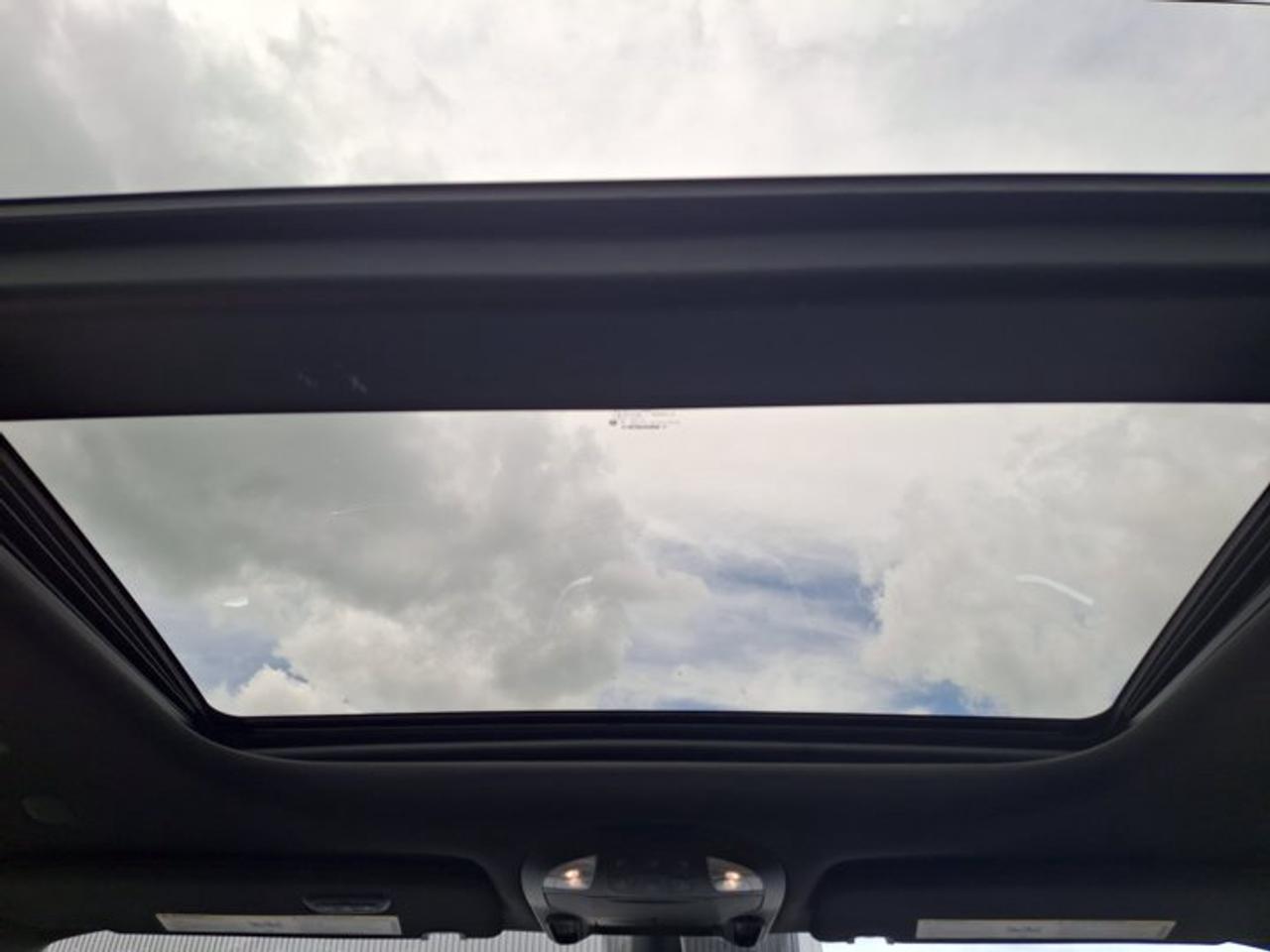 2024 Chrysler Pacifica Limited "S" | Leather | Sunroof | Rear Entertainment System | 360 Camera | FamCam | Vacuum and More! Photo