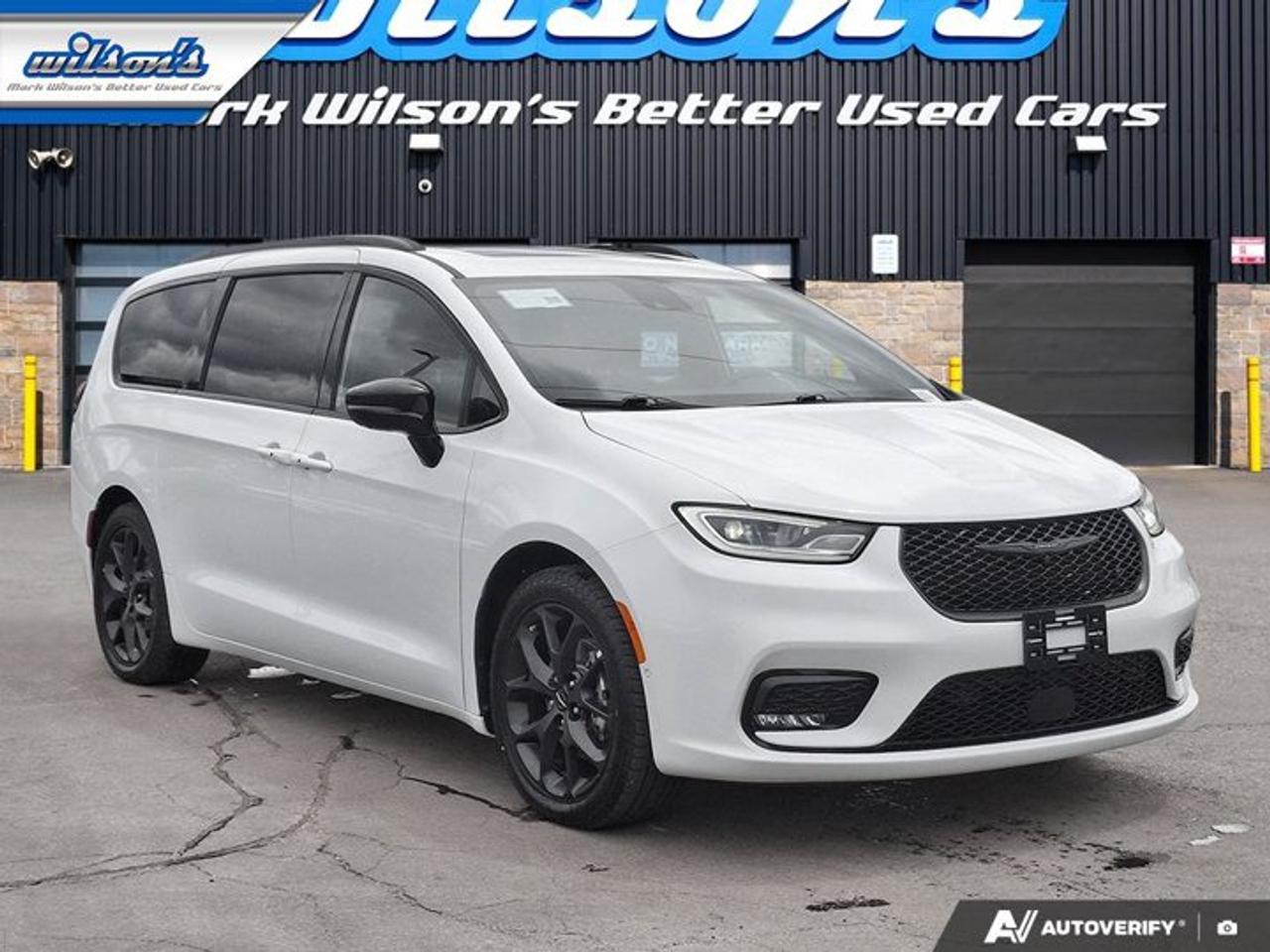 2024 Chrysler Pacifica Limited "S" | Leather | Sunroof | Rear Entertainment System | 360 Camera | FamCam | Vacuum and More! Photo