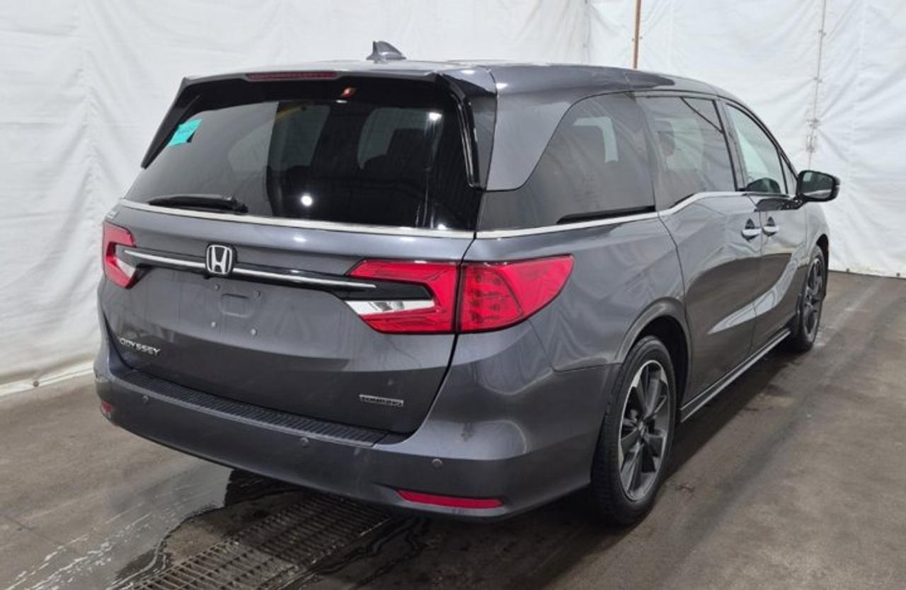 2022 Honda Odyssey Touring | Leather | DVD | Sunroof | Nav | Cooled + Heated Seats | Heated Wheel | and More ! Photo
