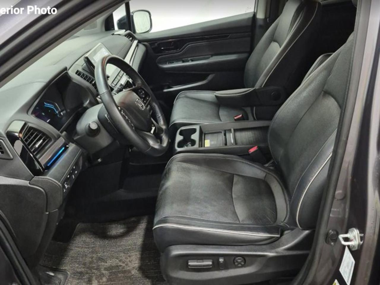 2022 Honda Odyssey Touring | Leather | DVD | Sunroof | Nav | Cooled + Heated Seats | Heated Wheel | and More ! Photo