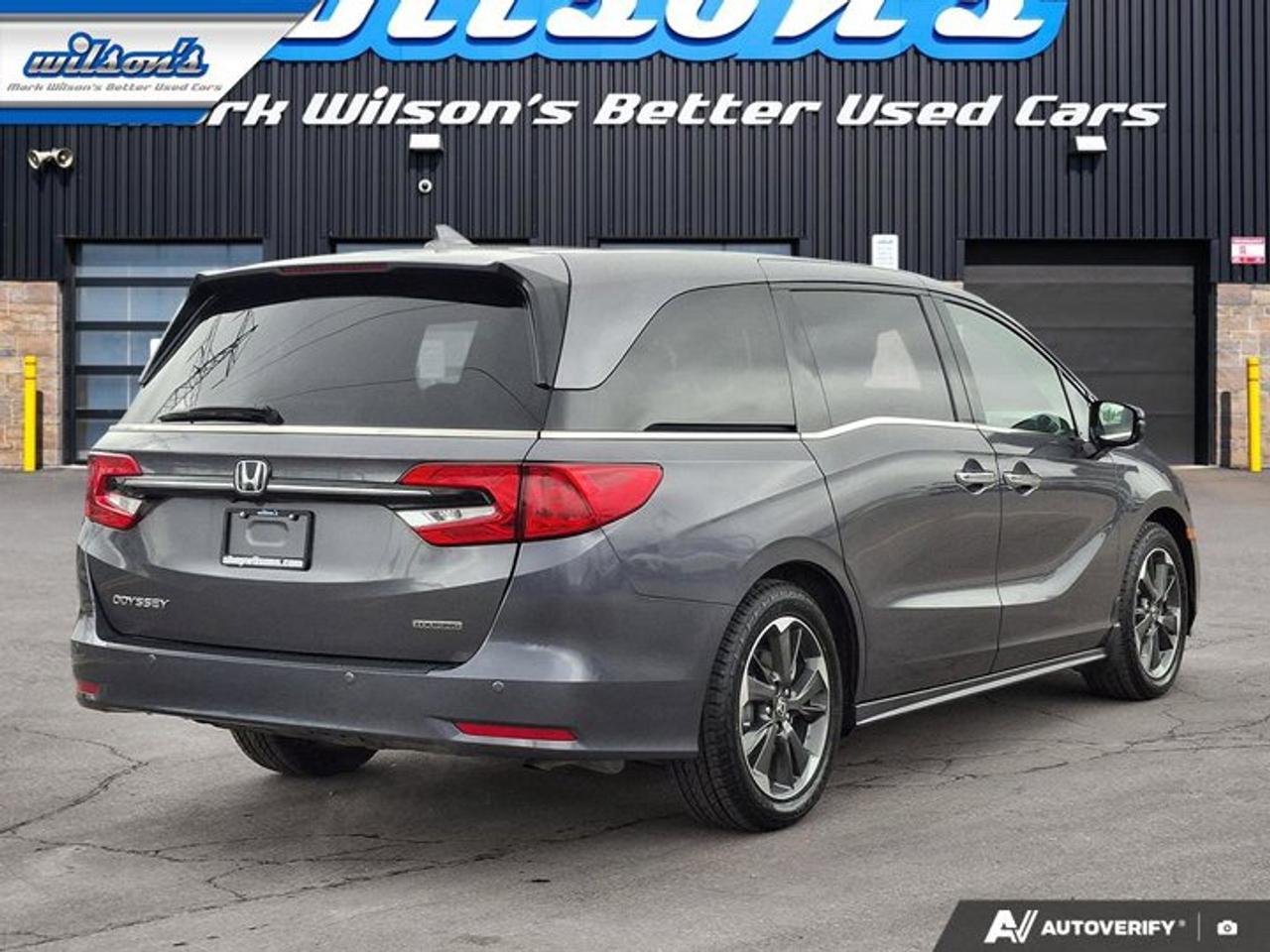 2022 Honda Odyssey Touring | Leather | DVD | Sunroof | Nav | Cooled + Heated Seats | Heated Wheel | and More ! Photo
